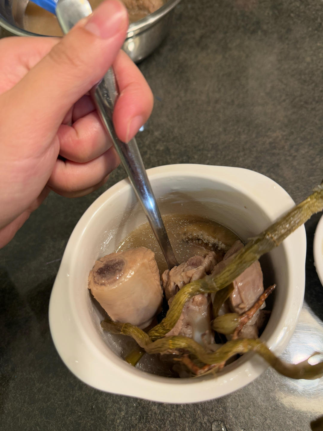 【熬夜清润】石橄榄石斛鲍鱼排骨汤