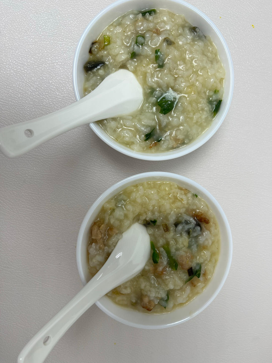 妈妈👩教我做的皮蛋瘦肉粥🥣简单快捷美味😋