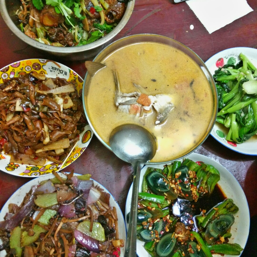 番茄豆腐炖鲫鱼