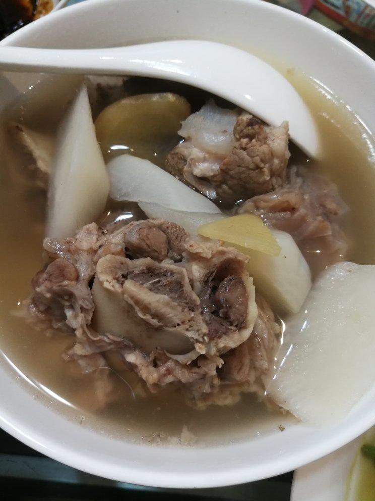 棒骨萝卜汤