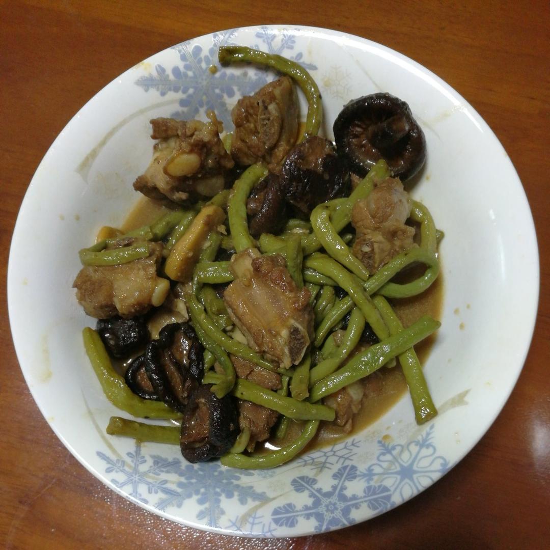 香菇焖排骨