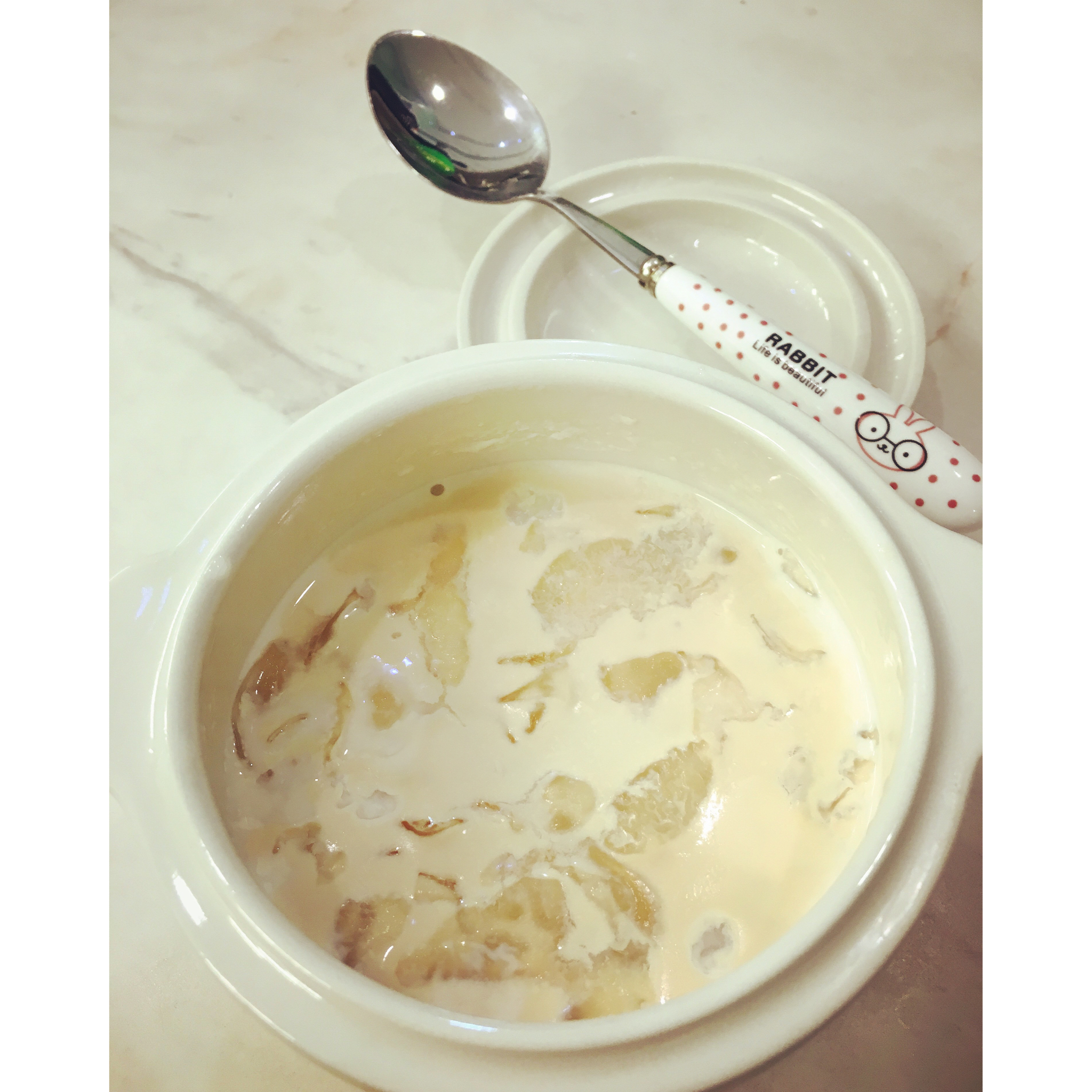 牛奶炖白木耳
