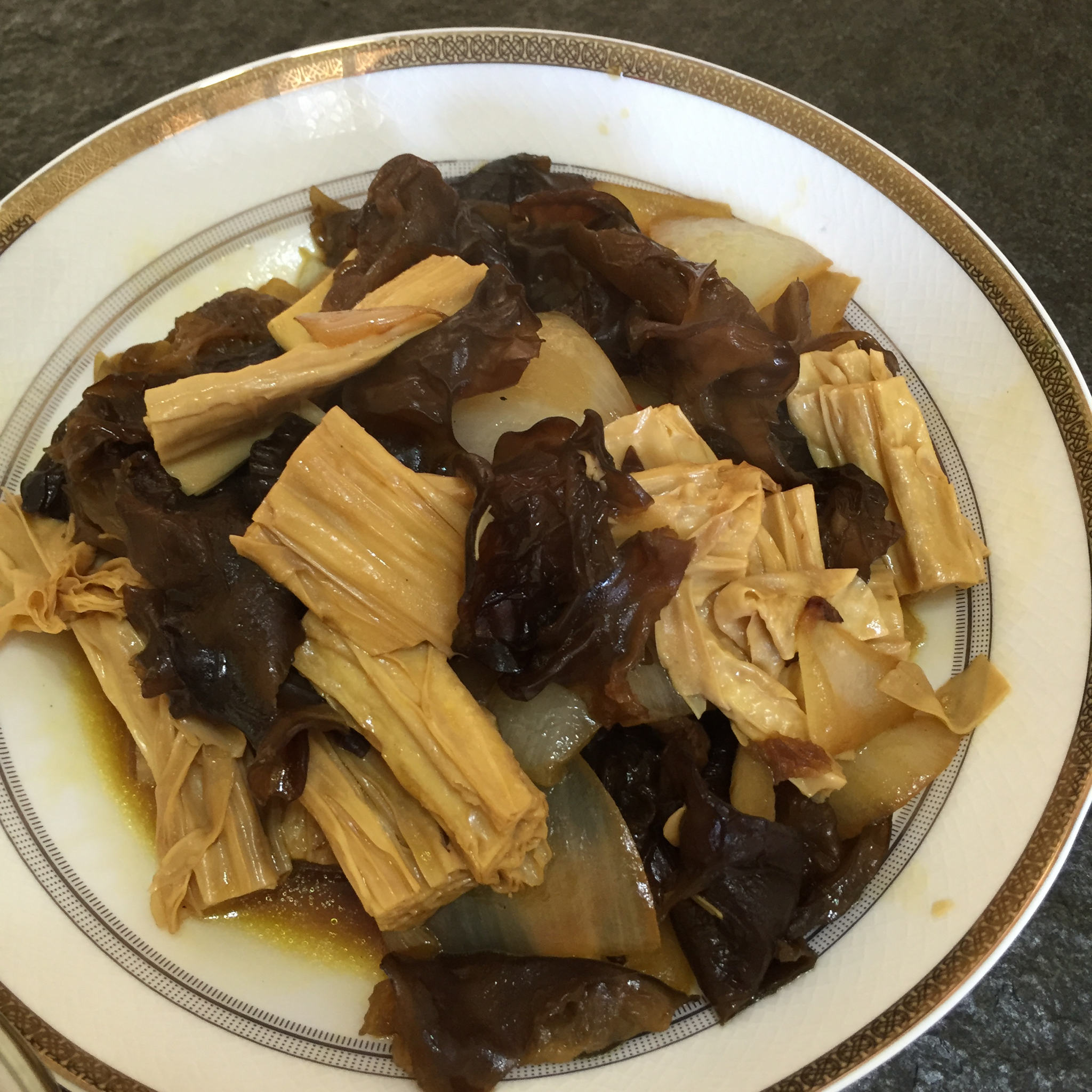 洋葱木耳炒腐竹