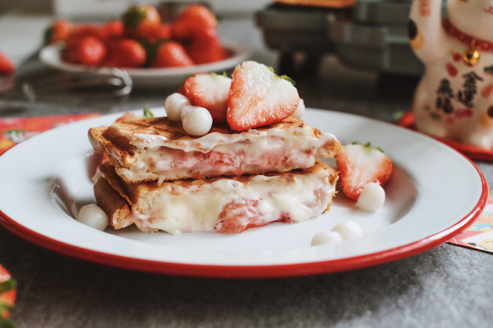 草莓汤圆乳酪热烤三明治的做法