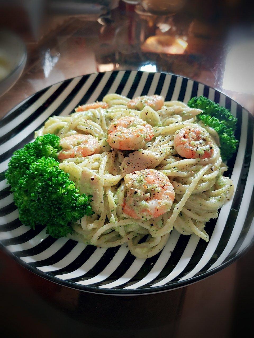 奶香浓郁的西兰花虾仁意面！