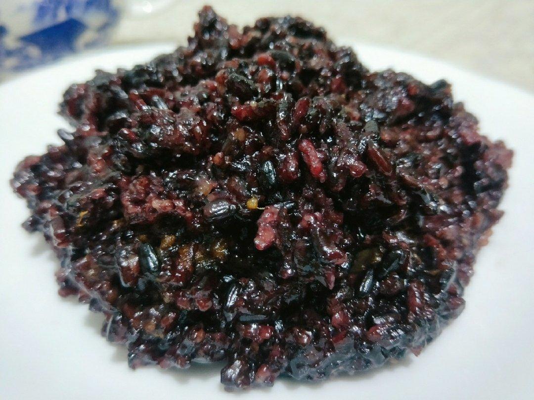 软糯甜香黑米饭