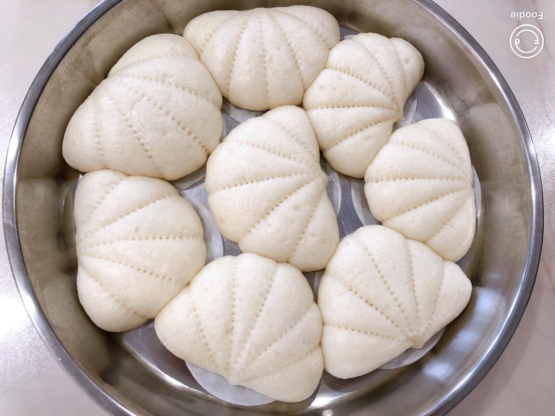 荷叶饼夹（晚上睡前和面团，早上起来蒸的荷叶馒头饼，夹点菜，超好吃😋）