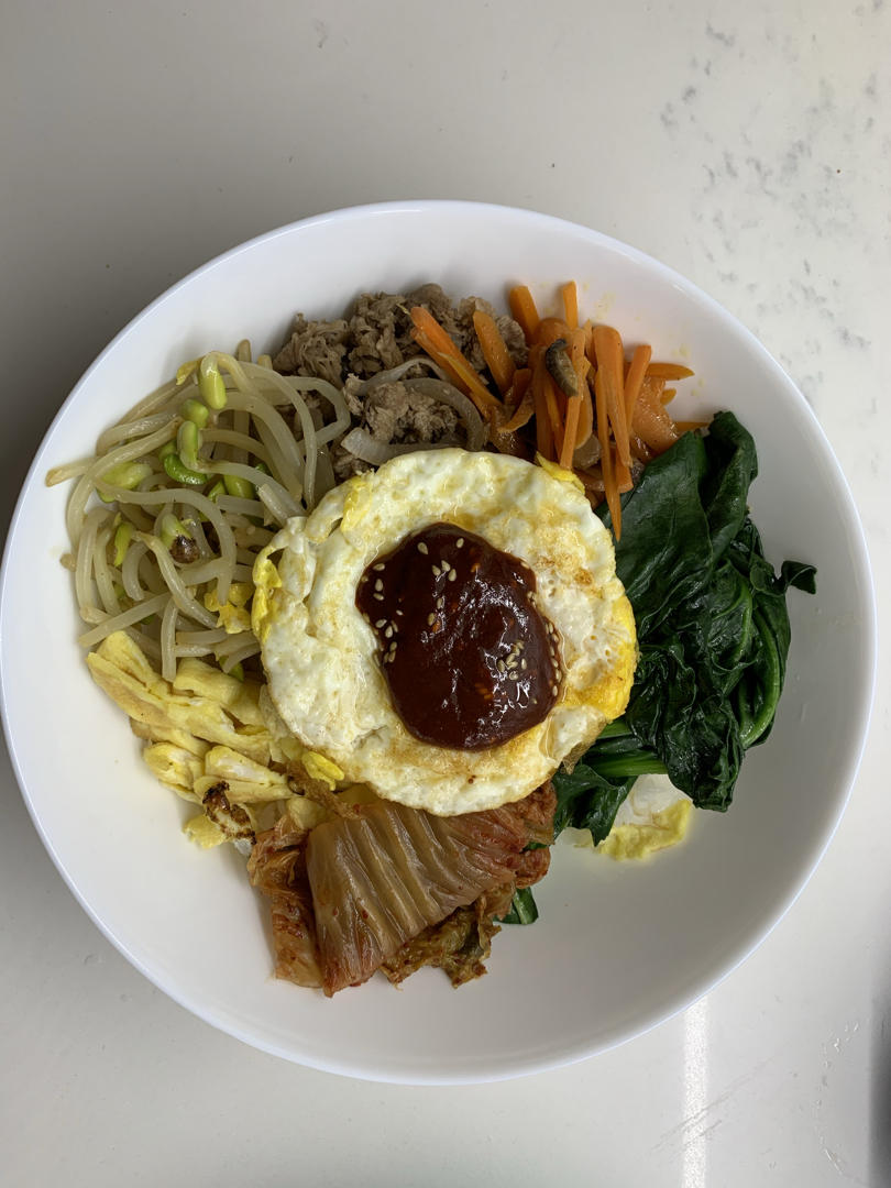 缤纷韩国拌饭（注入自制灵魂拌饭酱➕日式照烧肥牛，每一道蔬菜单独调味～，做成便当也很合适🍱）