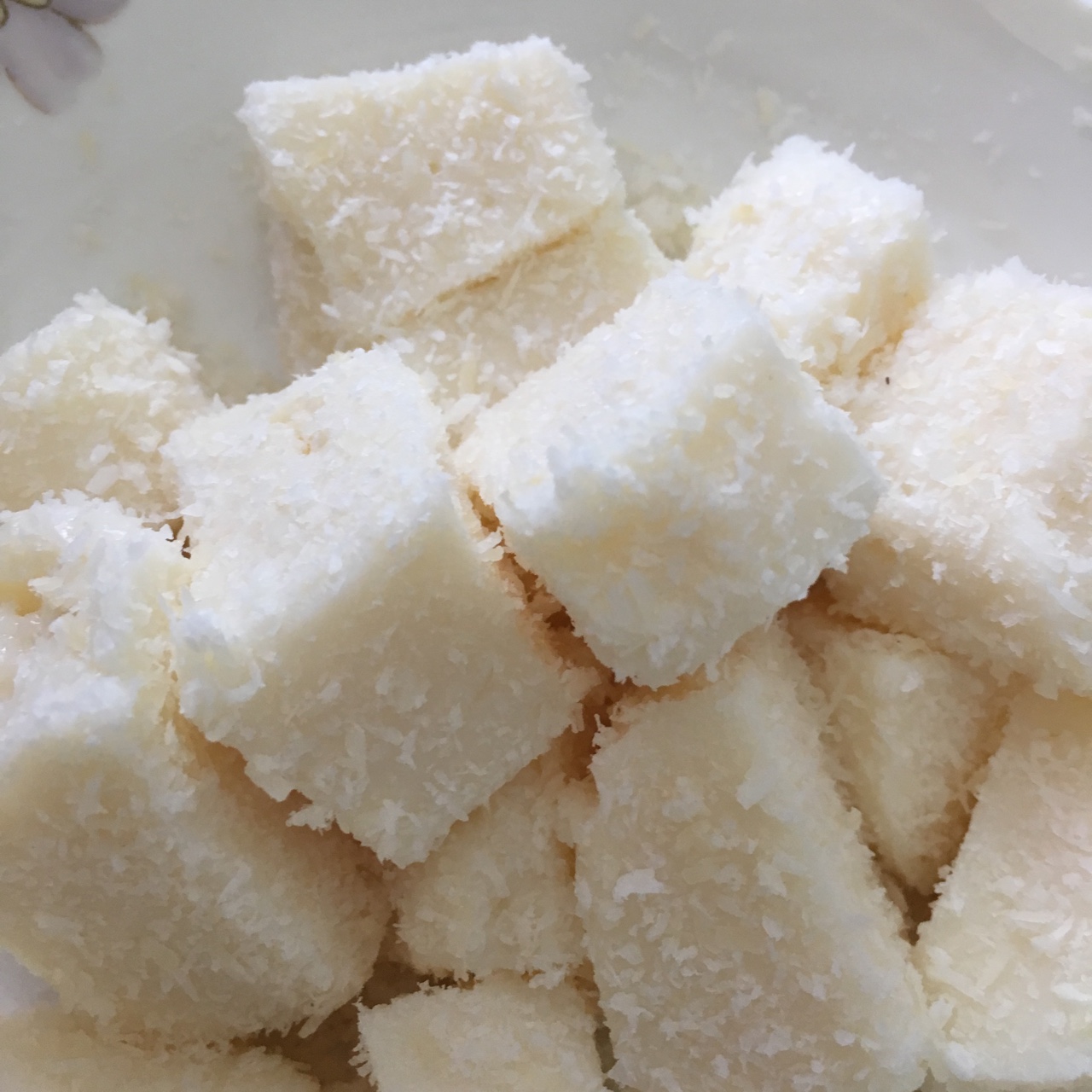 模仿与创造做的椰蓉牛奶糕