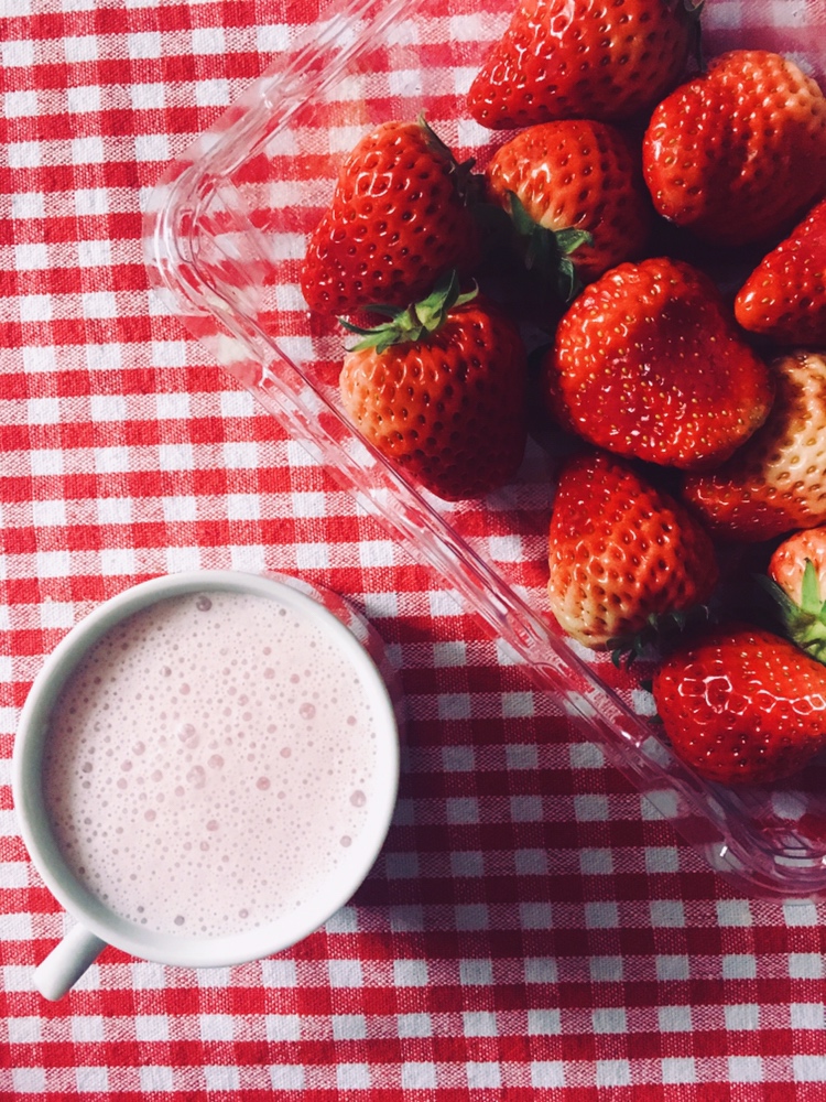 一分钟草莓牛奶