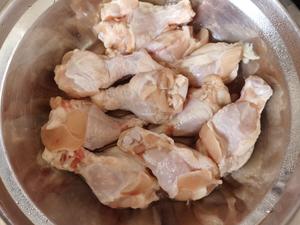 土豆香菇炖鸡腿/鸡块的做法 步骤1