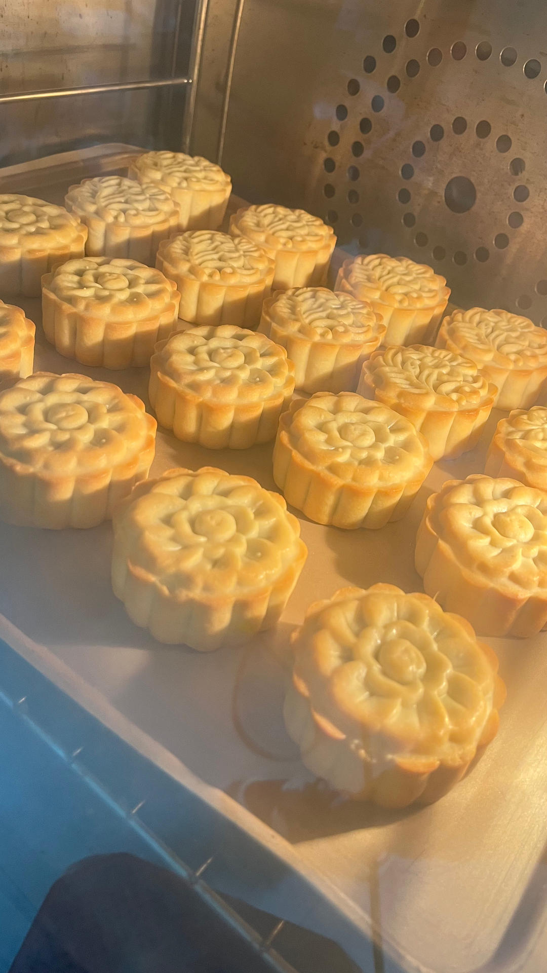 广式月饼—蛋黄莲蓉月饼