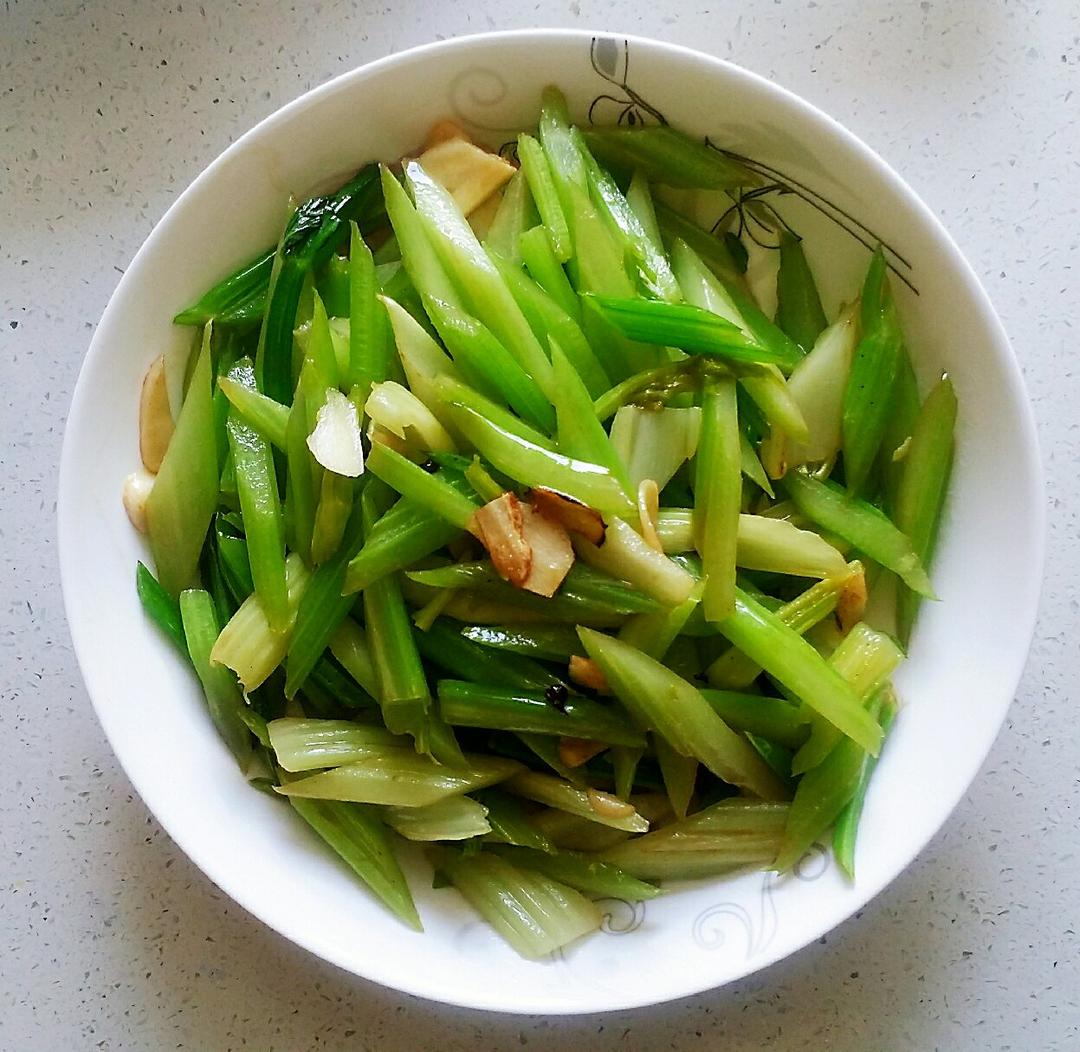 炝炒芹菜