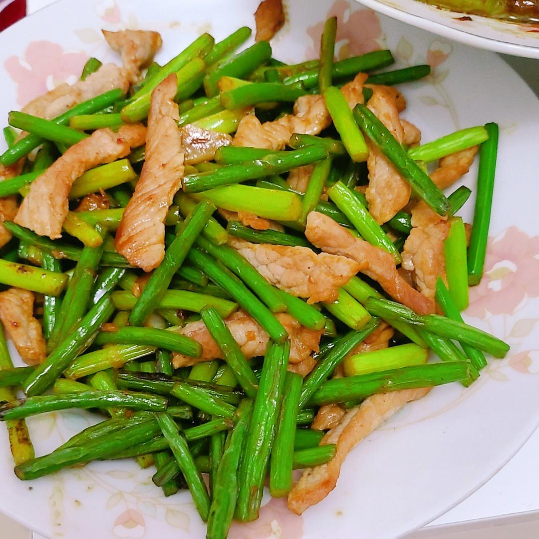 肉永远不够吃的蒜毫炒肉