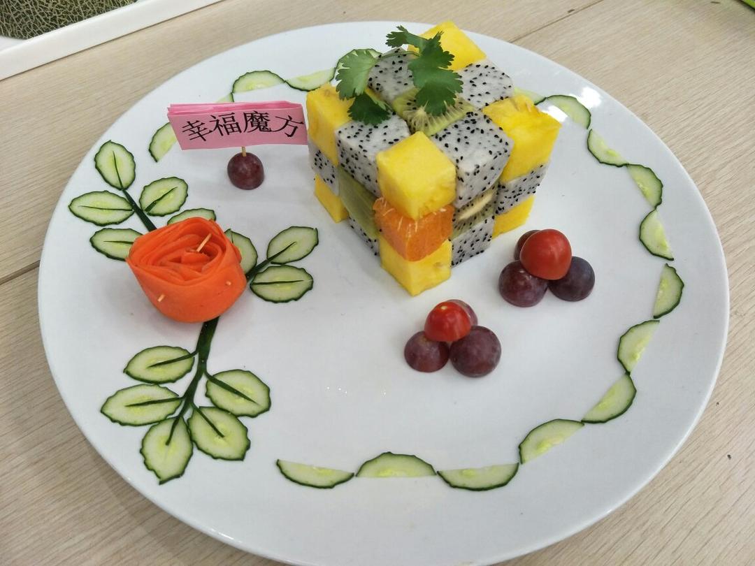 简单美丽的盘饰（5）——拼装花的围边与叶子