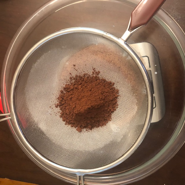 普通面粉(中筋粉)做巧克力戚风的做法 步骤1