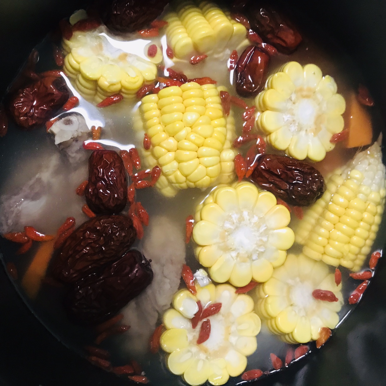 胡萝卜玉米猪骨汤的做法