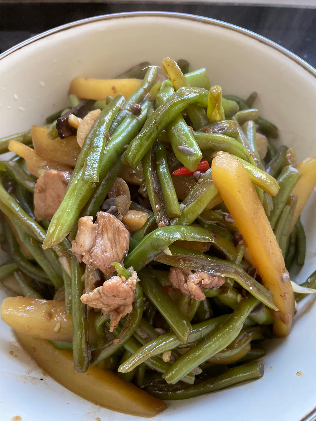 绝对正宗的东北土豆豆角炖五花肉