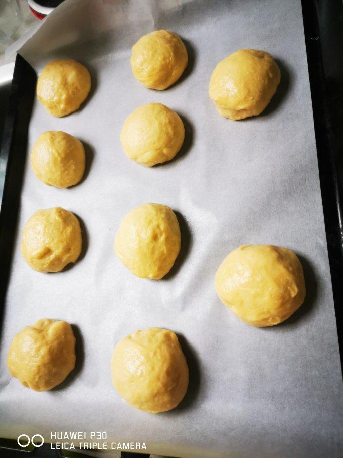 椰蓉牛奶面包卷