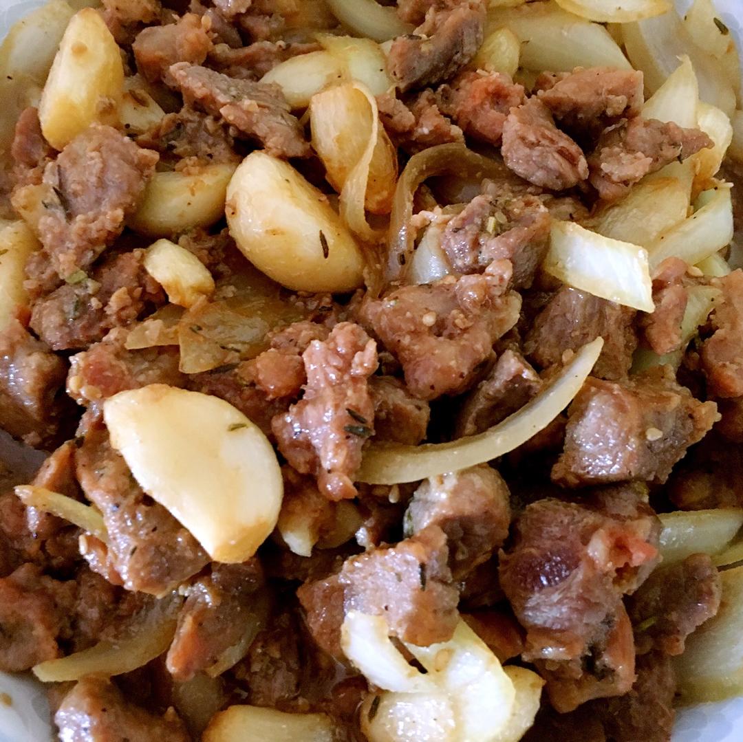 黑胡椒蒜子牛肉粒