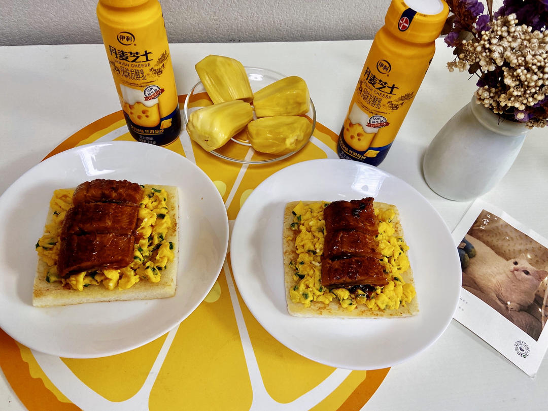 鳗鱼葱香蛋酱三明治