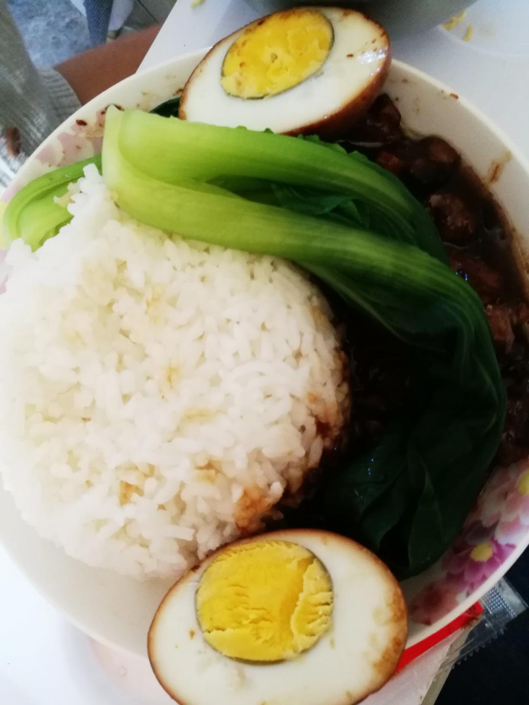 洋葱酥卤肉饭