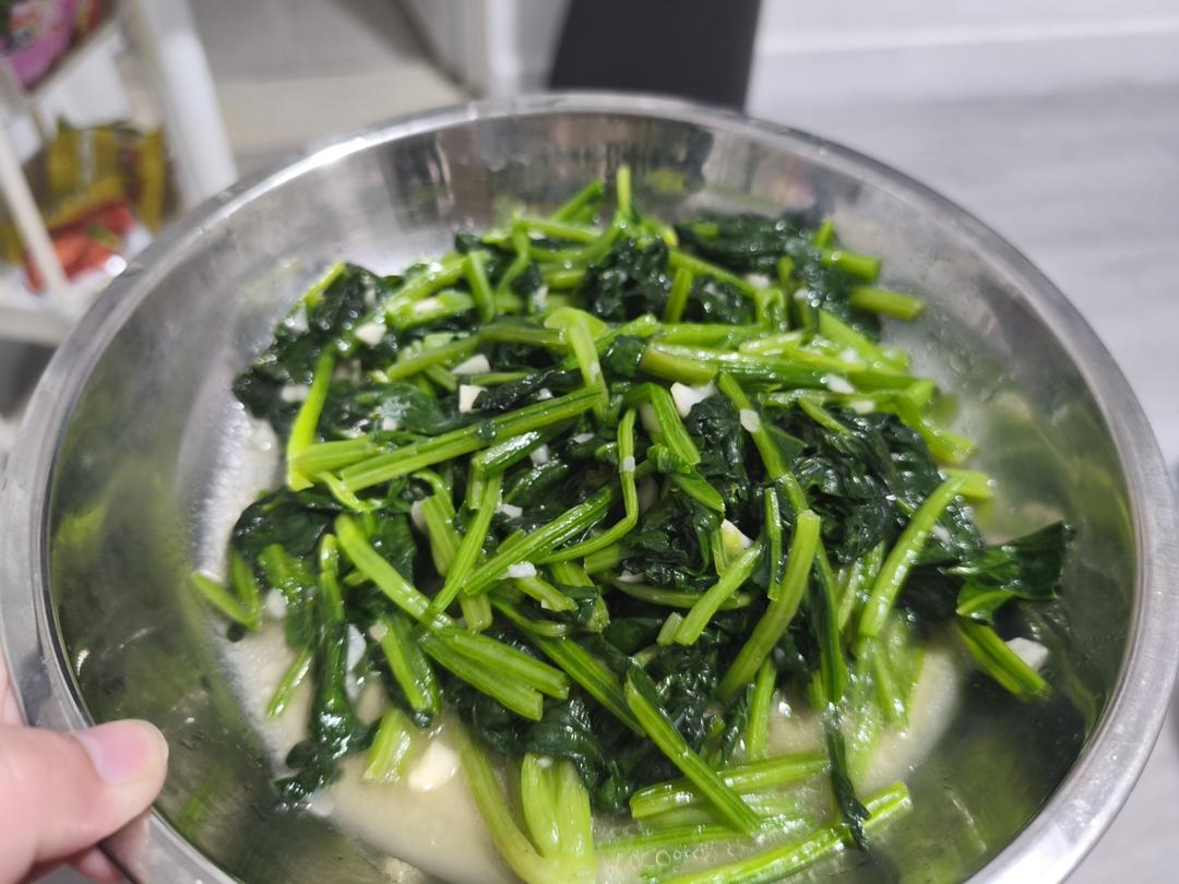不涩口又嫩的清炒菠菜