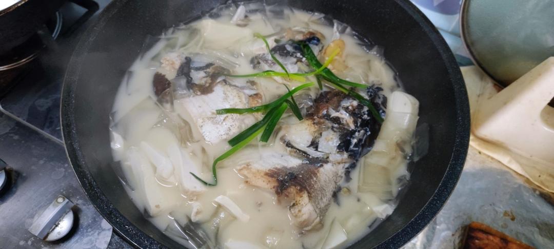 鱼头豆腐汤