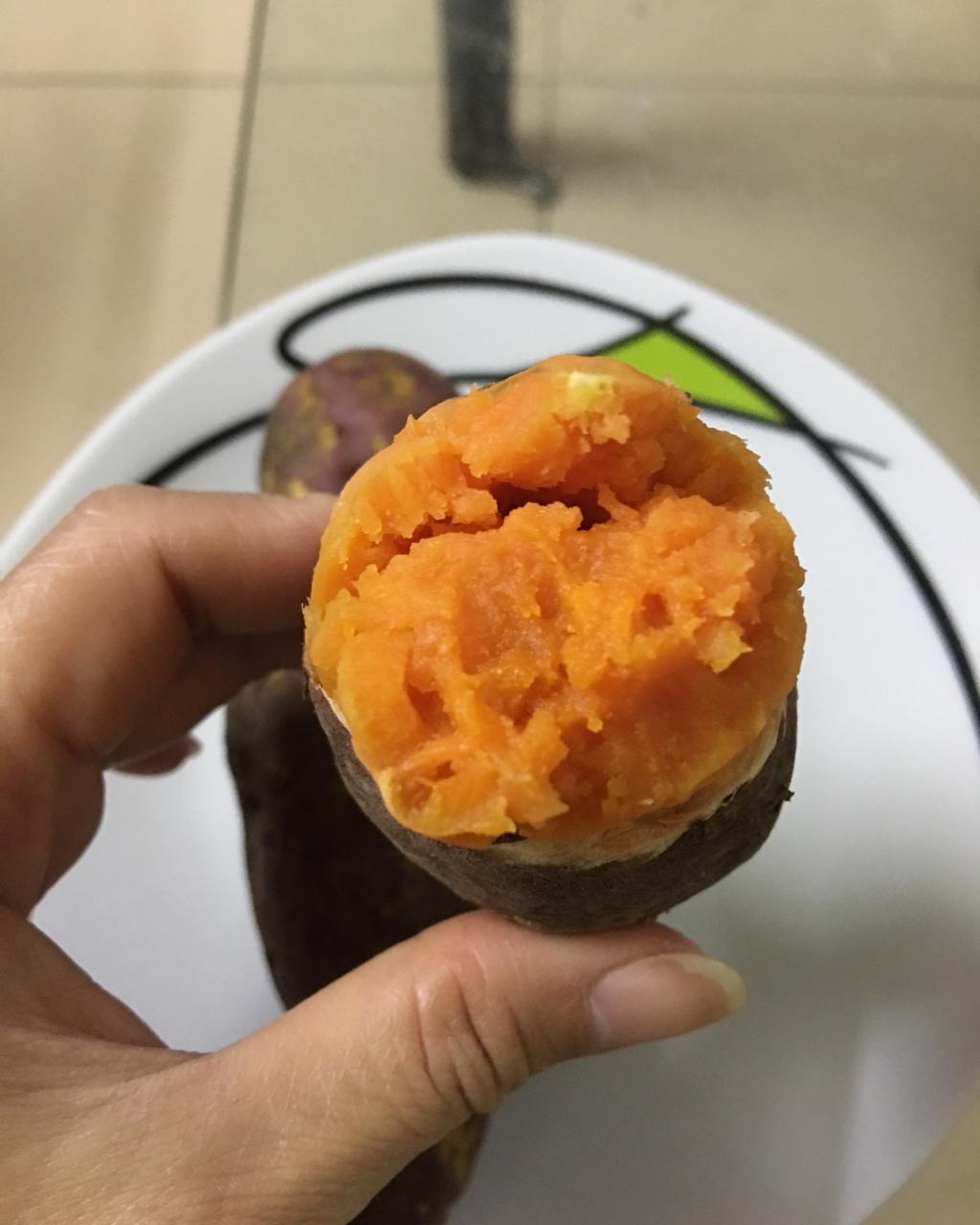 周末又加班做的微波炉烤红薯