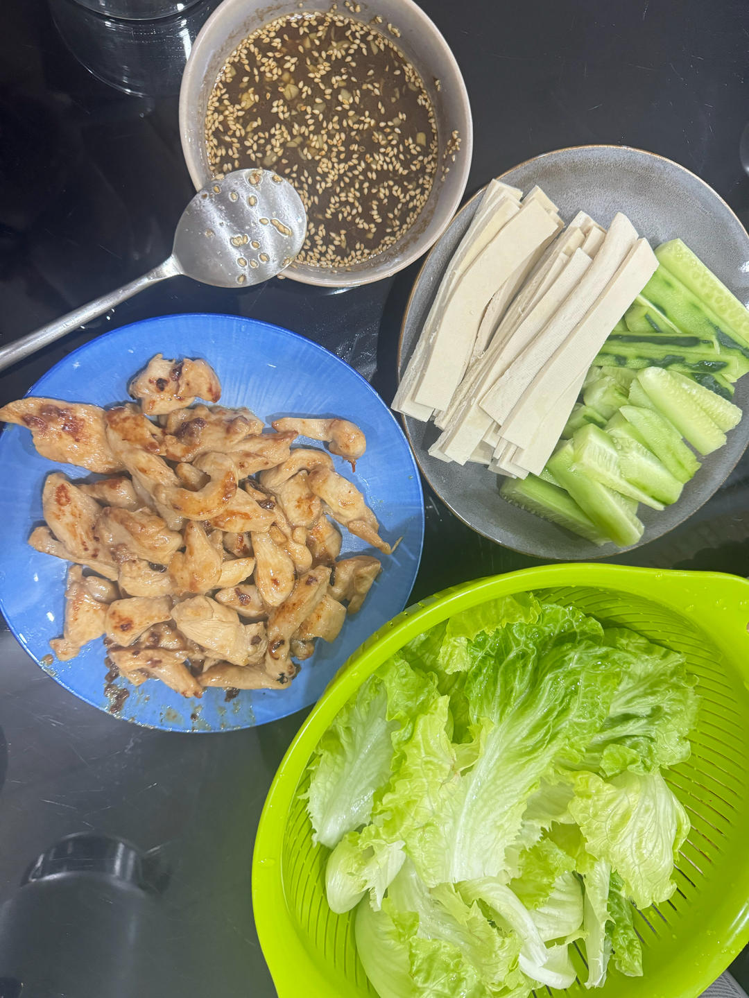 豆皮包鸡肉生菜