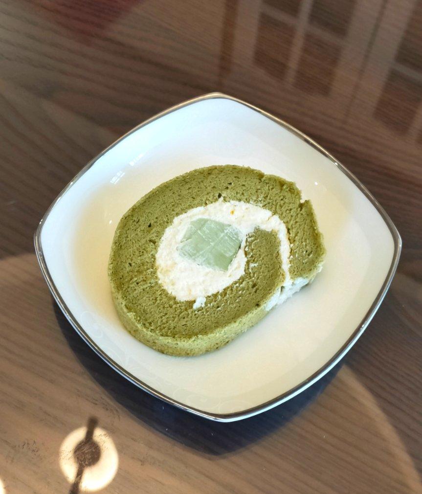 波点抹茶奶冻蛋糕卷