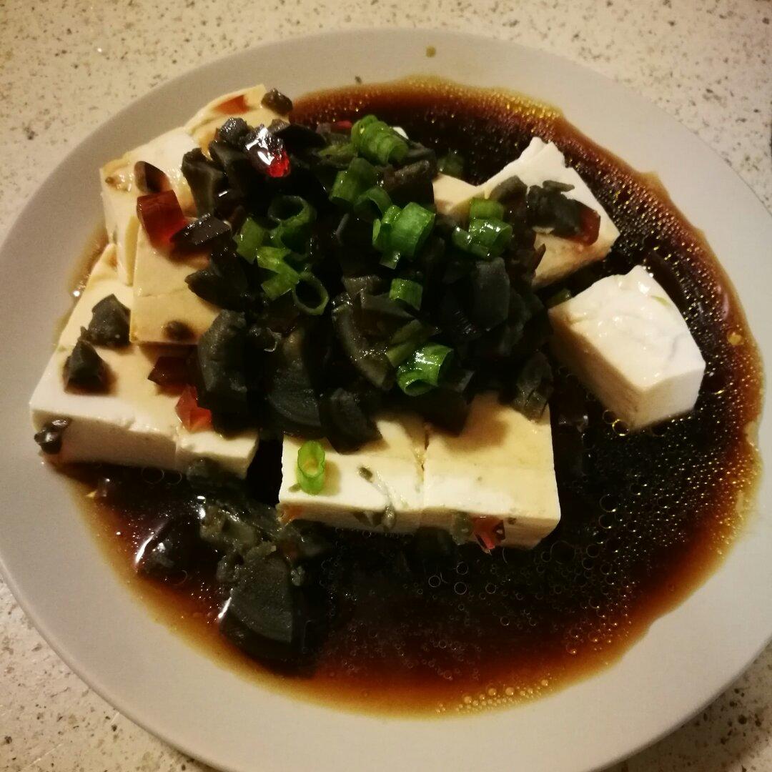 凉拌皮蛋豆腐