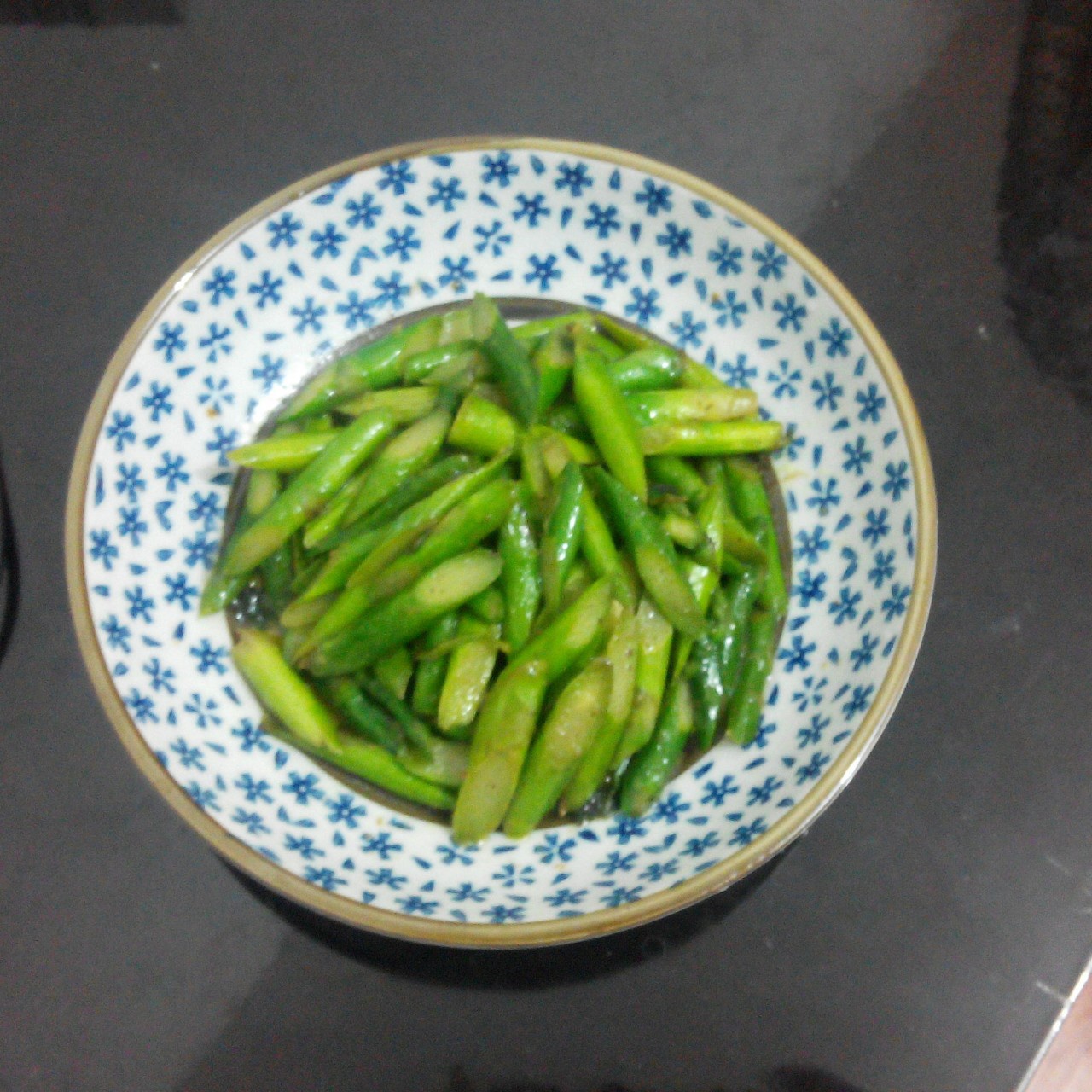 芦笋炒蘑菇