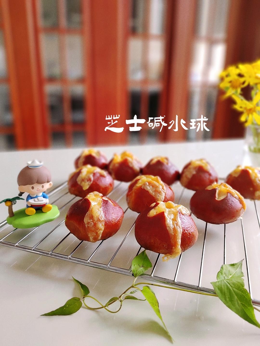 #烤100个面包# 🍞010 明星店的「碱水小丸子&小肉丸」
