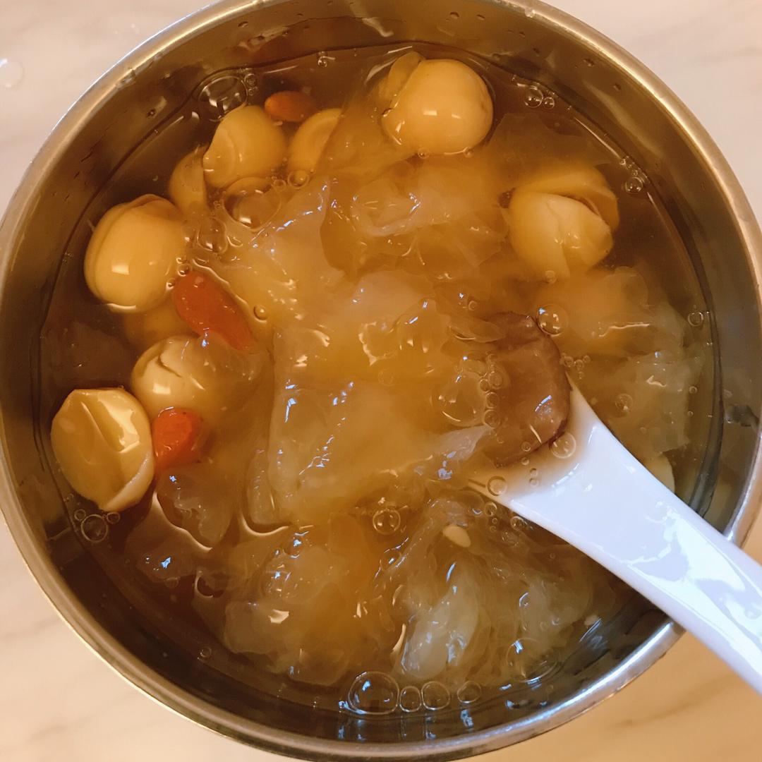 银耳莲子羹(新鲜银耳)的做法