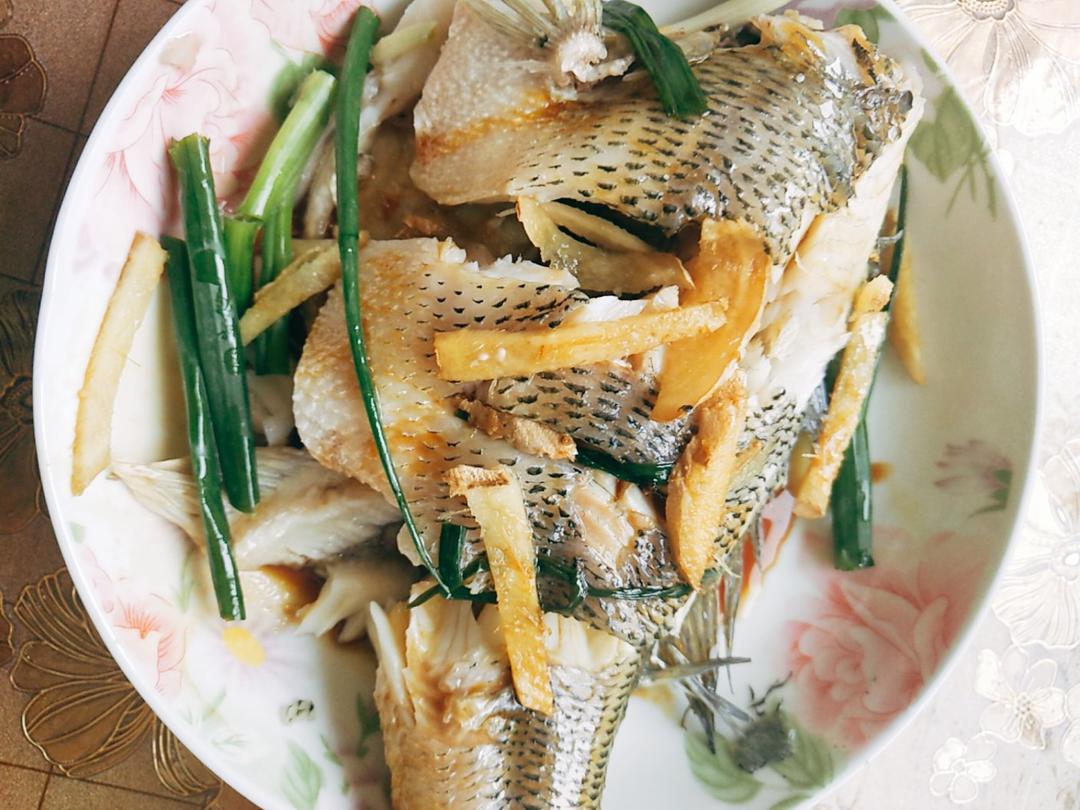 清蒸鲈鱼