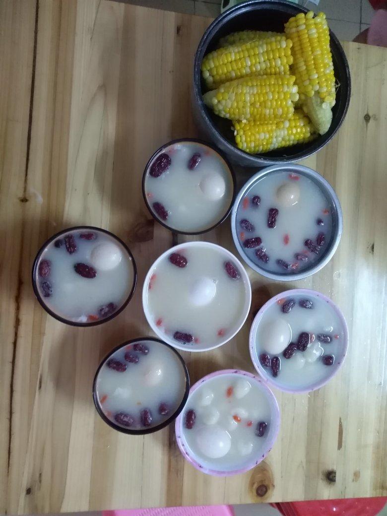 如何快速搓小汤圆且汤圆堆放在一起相互之间不粘连？