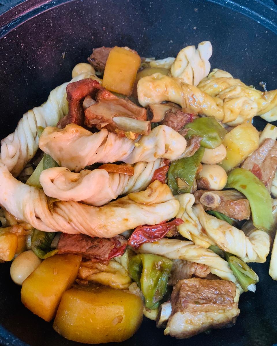 懒人一锅烩——排骨扁豆焖卷子