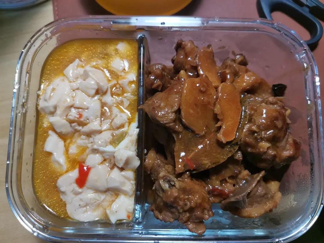 传统正宗的啤酒鸭配方和做法，鲜嫩香浓，只需炒千万不要焯水