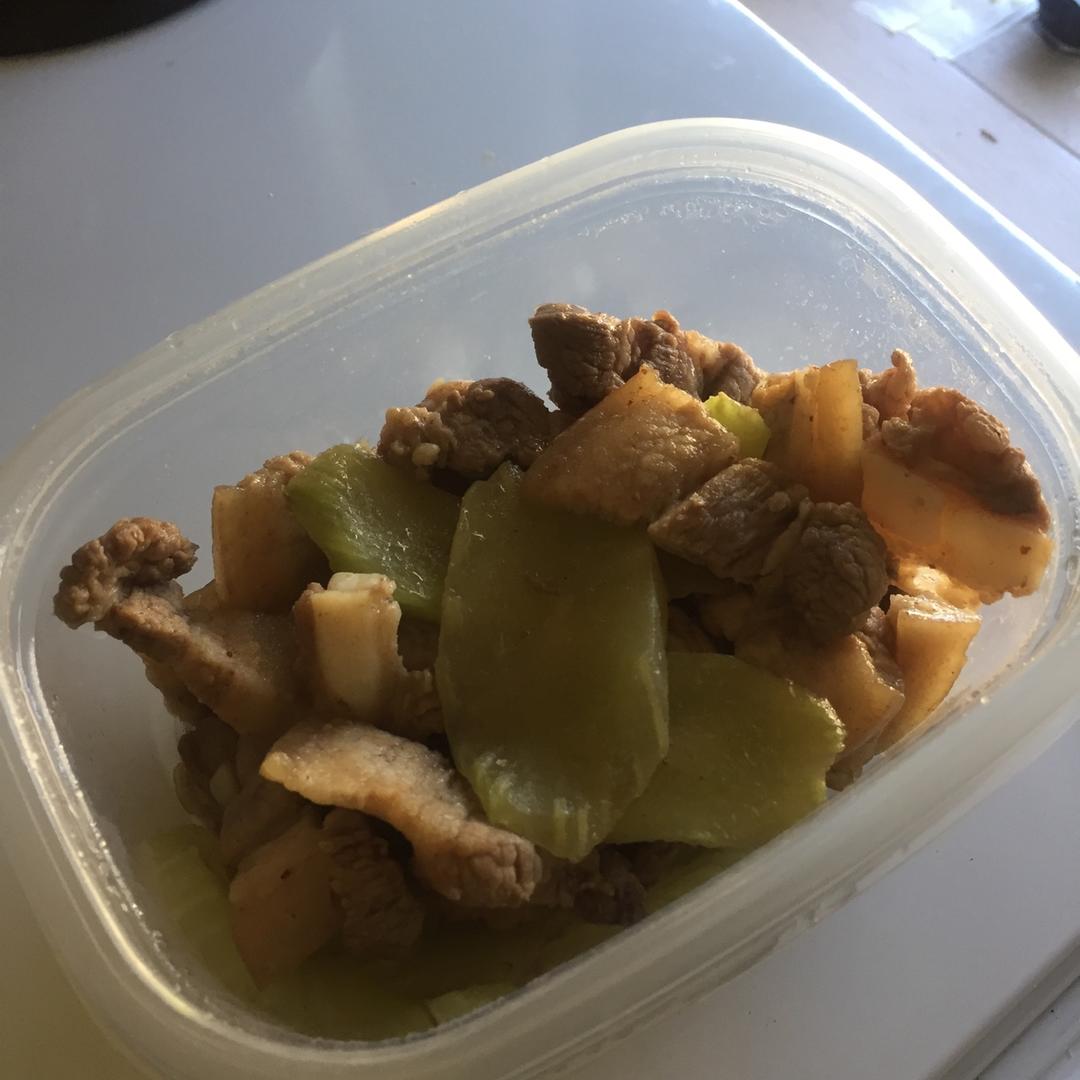莴笋炒肉片