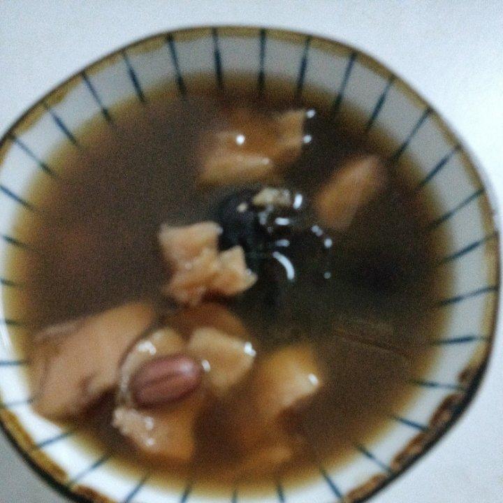 煲一款汤好喝材料也好吃的汤花生莲藕汤