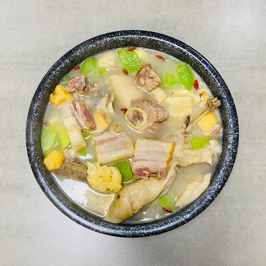 筒骨咸鸭春笋腌笃鲜