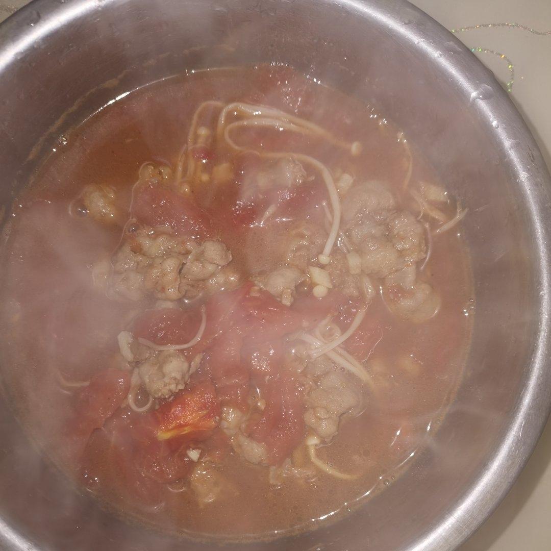 番茄金针菇肥牛汤