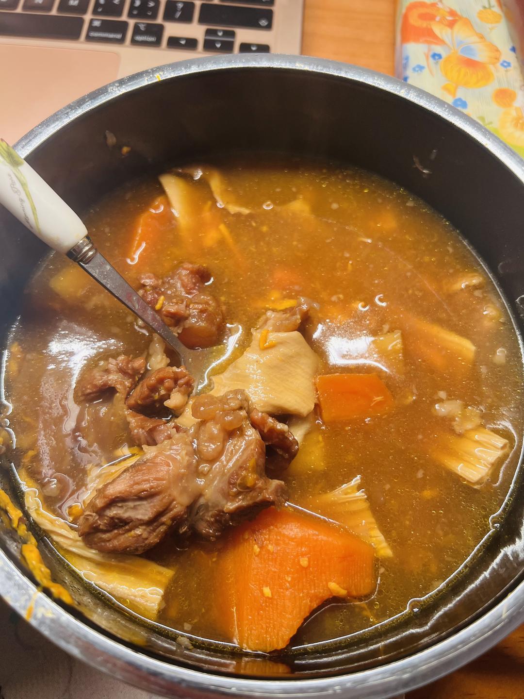 完胜刘一锅的 筋头巴脑炖土豆胡萝卜