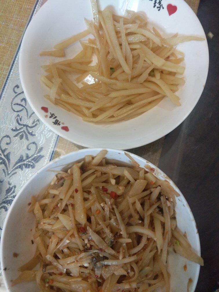 清炒土豆丝-不粘锅方法～简单好吃，每周都要吃2次
