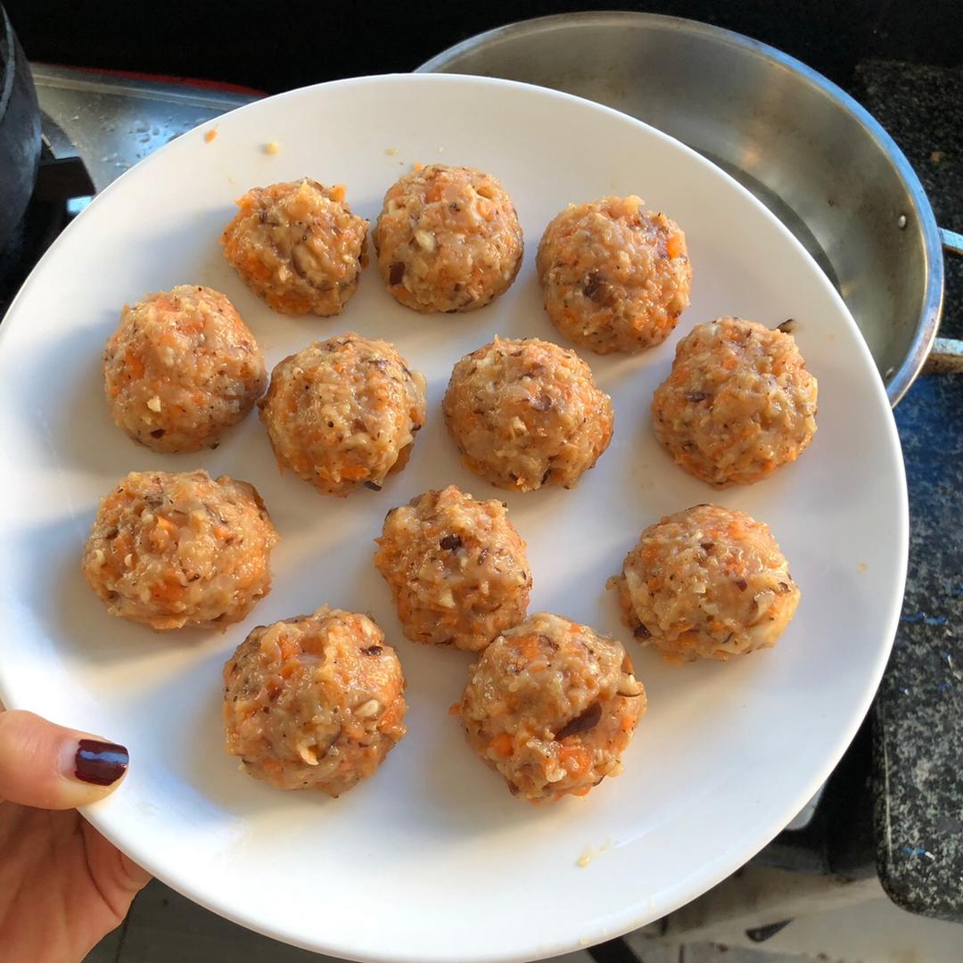 香菇胡萝卜鸡胸肉丸