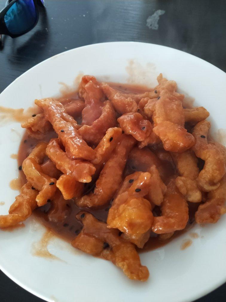 鸡胸肉版糖醋里脊，好吃不腻。大人小孩都喜欢！