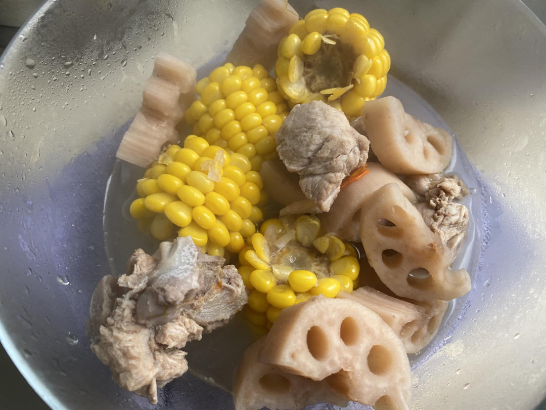 小美版玉米排骨汤