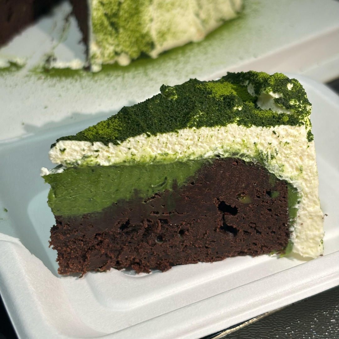 黑巧克力抹茶凝酪凹蛋糕🍰