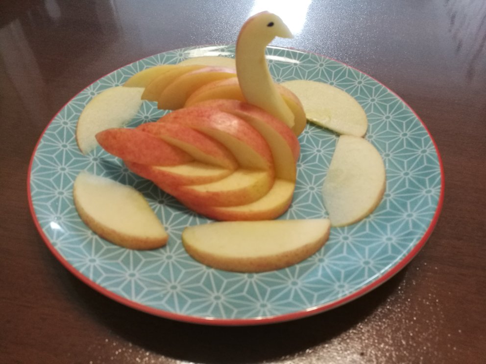 简单的苹果水果拼盘图片